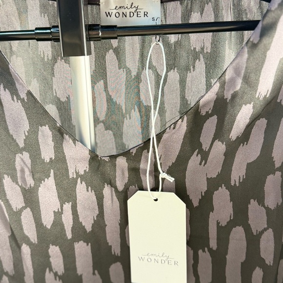 Elegant Black and Gray Women's Top - Picture 2 of 3